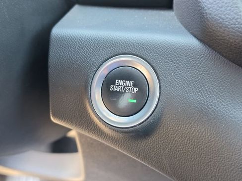 Used 2023 GMC Terrain SLE w/ Driver Convenience Package image 32