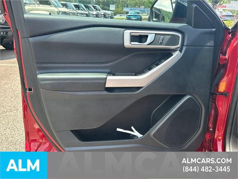 Used 2024 Ford Explorer XLT RWD image 12