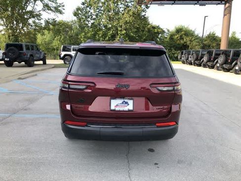 Certified 2024 Jeep Grand Cherokee L Limited w/ Black Appearance Package AWD/4WD image 5