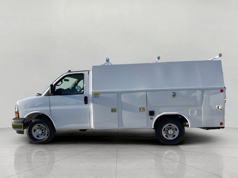 New 2025 Chevrolet Express 3500 w/ Power Convenience Package image 4