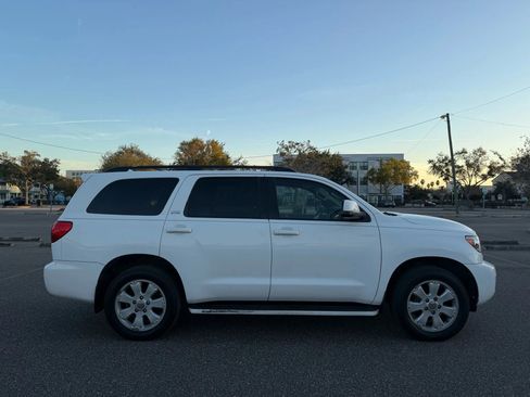 Used 2010 Toyota Sequoia SR5 image 4