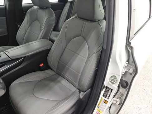 Used 2019 Toyota Avalon Limited image 15