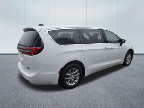 New 2027 Chrysler Pacifica Select w/ Family Tech Group FWD image 8