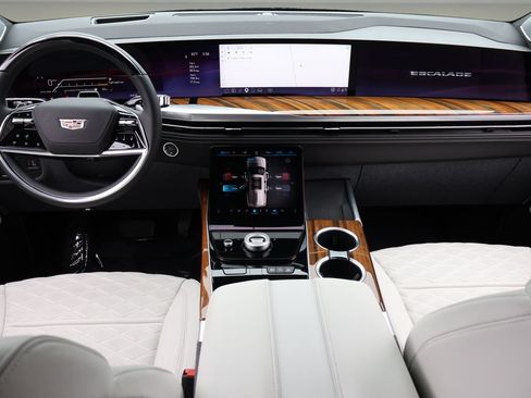Certified 2025 Cadillac Escalade Premium Luxury Platinum w/ LPO, Floor Liner Package AWD/4WD image 14