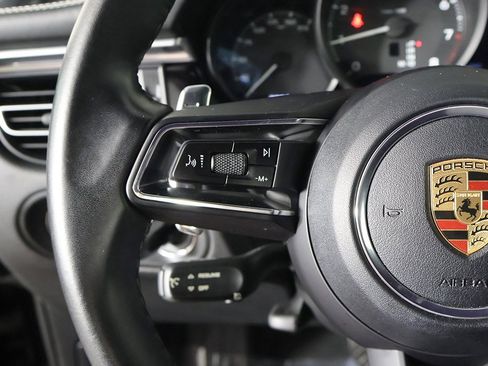 Used 2022 Porsche Macan image 41