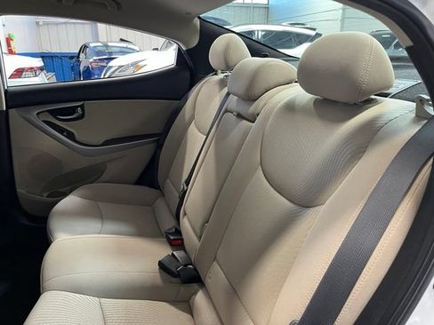 Used 2015 Hyundai Elantra SE w/ Option Group 02 FWD image 16