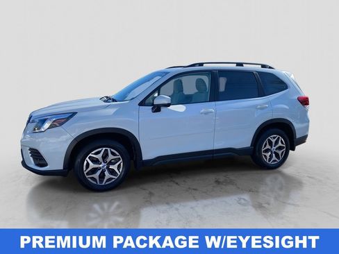 Used 2023 Subaru Forester Premium image 2
