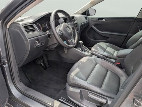 Used 2012 Volkswagen Jetta SE FWD image 30