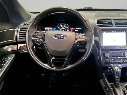 Used 2018 Ford Explorer XLT w/ XLT Appearance Package AWD/4WD image 8