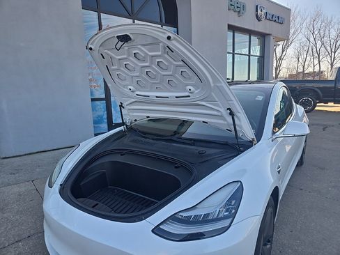 Used 2020 Tesla Model 3 Standard Range Plus image 70