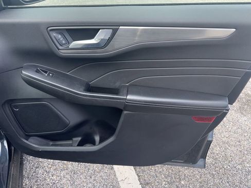 Used 2022 Ford Escape Titanium image 14