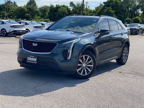 Used 2021 Cadillac XT4 Sport w/ Sun And Sound Package AWD/4WD image 3