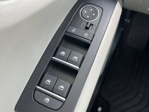 Used 2025 Kia Soul LX FWD image 21
