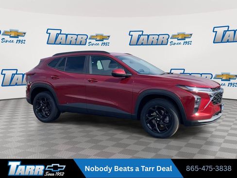 Used 2025 Chevrolet Trax LT w/ LT Convenience Package FWD image 2
