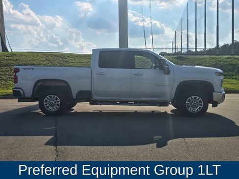 Used 2025 Chevrolet Silverado 2500 LT w/ Convenience Package AWD/4WD image 2