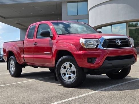 Used 2013 Toyota Tacoma 4x4 Access Cab w/ SR5 Pkg image 2