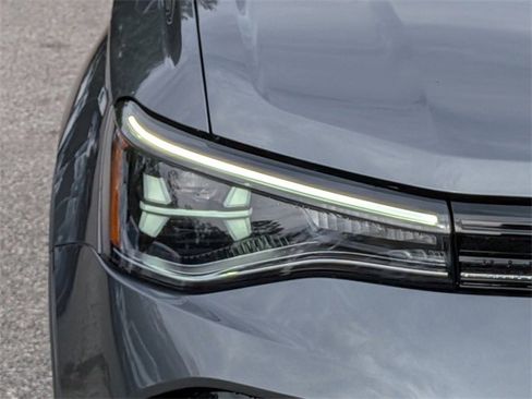 New 2026 Volkswagen Taos SE image 8