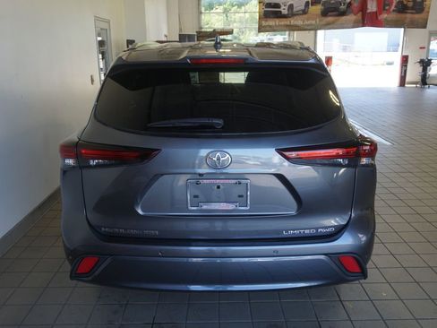 Certified 2025 Toyota Highlander Limited AWD/4WD image 16