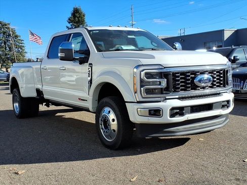Used 2025 Ford F450 Platinum w/ Platinum Plus Package image 5