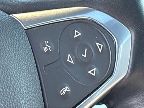 Used 2022 Chevrolet Traverse Premier w/ Redline Edition image 21