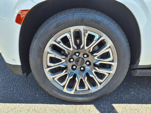 Used 2024 GMC Yukon Denali Ultimate AWD/4WD image 10
