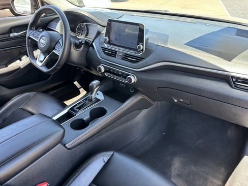 Used 2020 Nissan Altima 2.5 SR w/ Premium Package FWD image 13