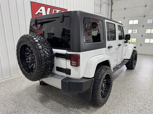 Used 2015 Jeep Wrangler Unlimited Sahara w/ Connectivity Group AWD/4WD image 18