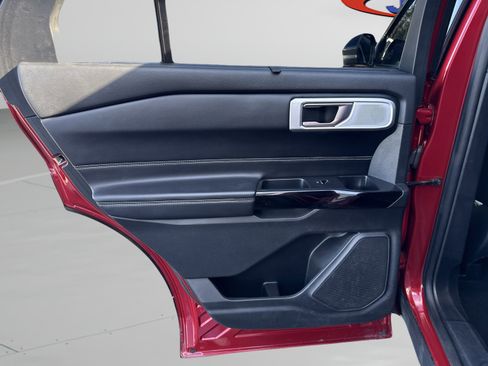 Used 2021 Ford Explorer ST w/ Equipment Group 401A image 9