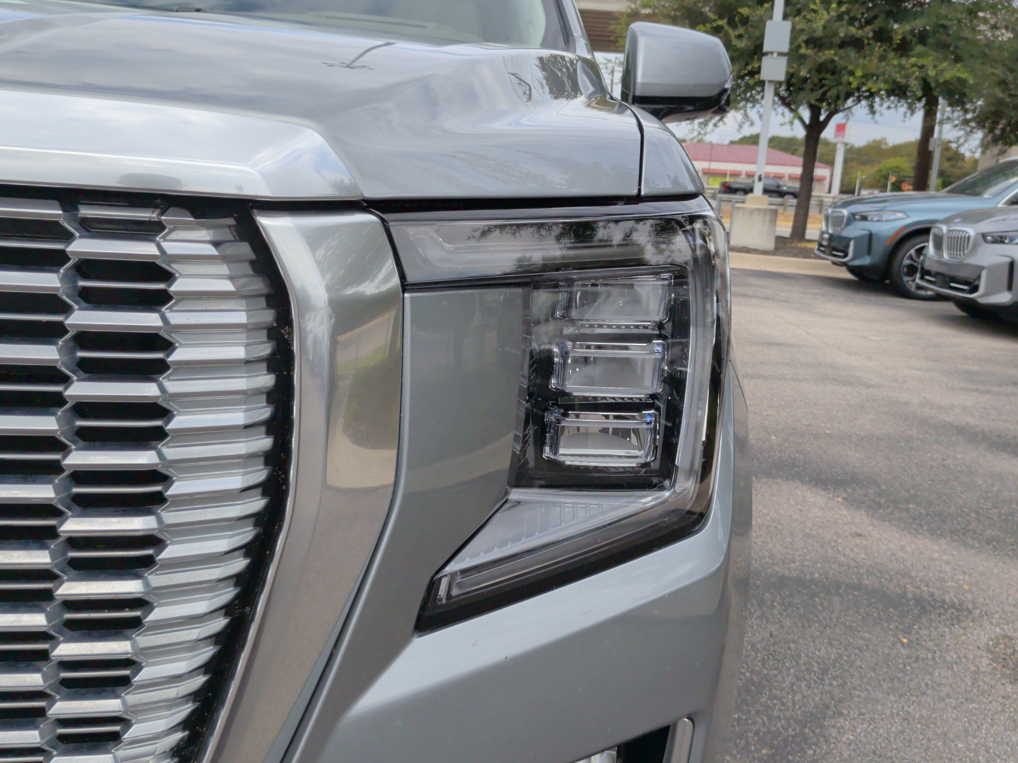 Used 2024 GMC Yukon Denali AWD/4WD image 3