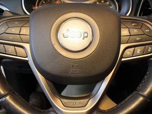 Used 2019 Jeep Cherokee Limited w/ Luxury Group image 21