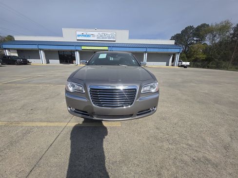Used 2014 Chrysler 300 C w/ Beats Audio Group image 4