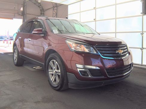 Used 2016 Chevrolet Traverse LT image 1