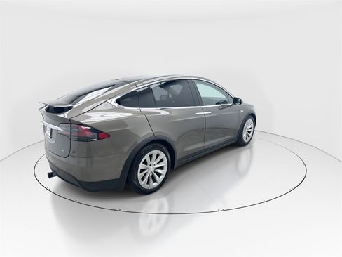 Used 2016 Tesla Model X 90D image 8