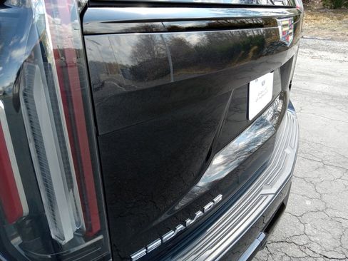 Used 2024 Cadillac Escalade V w/ Heavy-Duty Trailer Package image 9