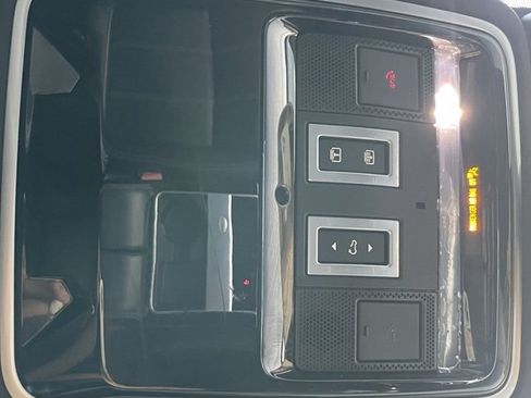 Used 2021 Land Rover Range Rover Velar R-Dynamic S image 22