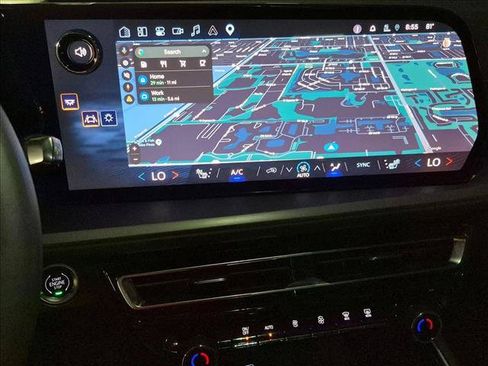 Used 2024 Chevrolet Traverse LT FWD image 14