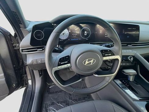 Certified 2025 Hyundai Elantra SEL FWD image 11