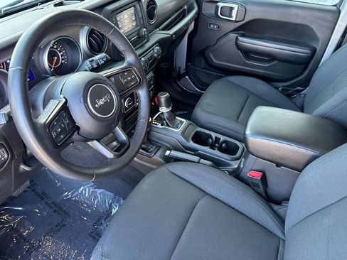 Used 2019 Jeep Wrangler Sport AWD/4WD image 12
