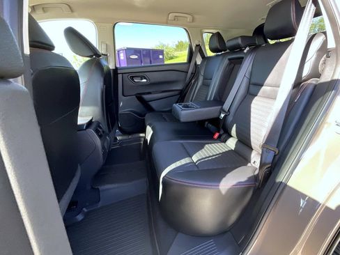 Certified 2025 Nissan Rogue SV AWD/4WD image 19