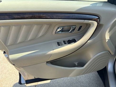 Used 2018 Ford Taurus Limited FWD image 7