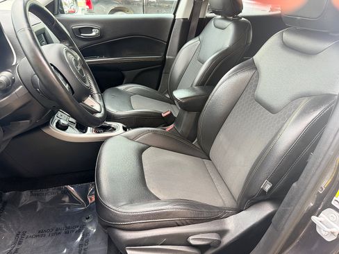 Used 2019 Jeep Compass Latitude w/ Cold Weather Group AWD/4WD image 26