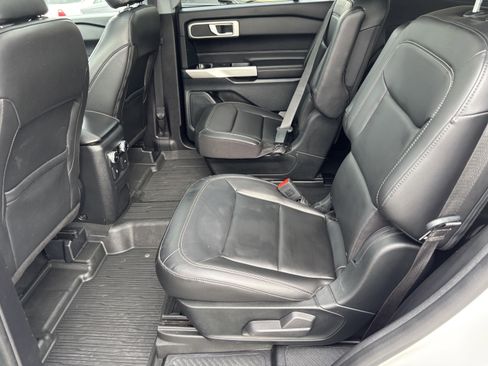 Used 2022 Ford Explorer XLT AWD/4WD image 26