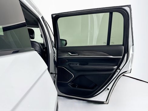 Used 2022 Jeep Grand Cherokee L Limited image 33