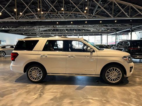 Used 2024 Ford Expedition Platinum image 6