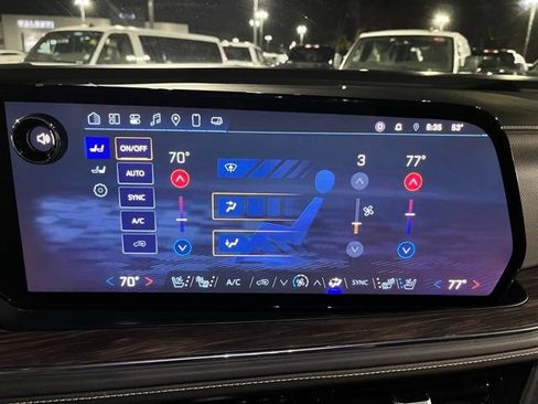 Used 2025 Chevrolet Suburban Premier AWD/4WD image 38