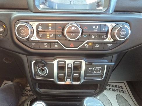 Certified 2021 Jeep Gladiator Overland AWD/4WD image 23