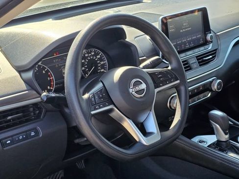 Used 2023 Nissan Altima 2.5 SV FWD image 13
