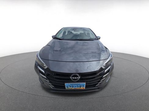 Used 2025 Nissan Versa SV image 3