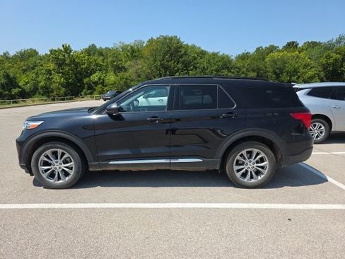 Used 2020 Ford Explorer XLT w/ Equipment Group 202A AWD/4WD image 2