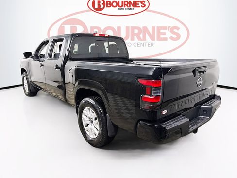 Used 2024 Nissan Frontier SV image 8